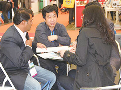 廣州橡塑展與印度客戶簽訂超高分子量聚乙烯設(shè)備和管材