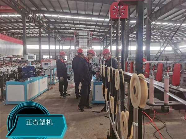 正源塑膠預(yù)祝：正奇塑機(jī)奎屯現(xiàn)場展示會(huì)圓滿成功?。?/></p><p style=