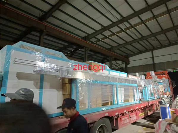 正源塑膠預(yù)祝：正奇塑機(jī)奎屯現(xiàn)場展示會(huì)圓滿成功?。?/></p><p><br/></p><div   id=